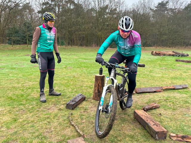 Een geslaagde MTB en Gravel Clinic in 't Zand met 30 deelnemers